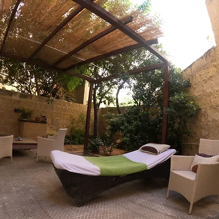 The Maltese Sun سليمة