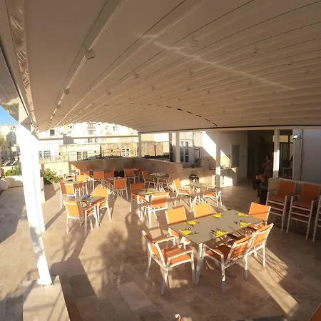 The Maltese Sun Pensión 4*