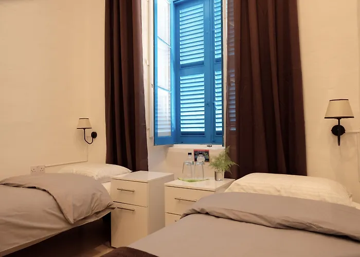 The Maltese Sun Слима