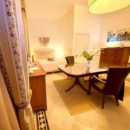 ゲストハウス The Maltese Sun